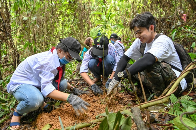 Planting trees in Ben En National Park throught 21-day online journey